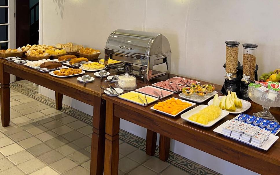 Buffet Photo