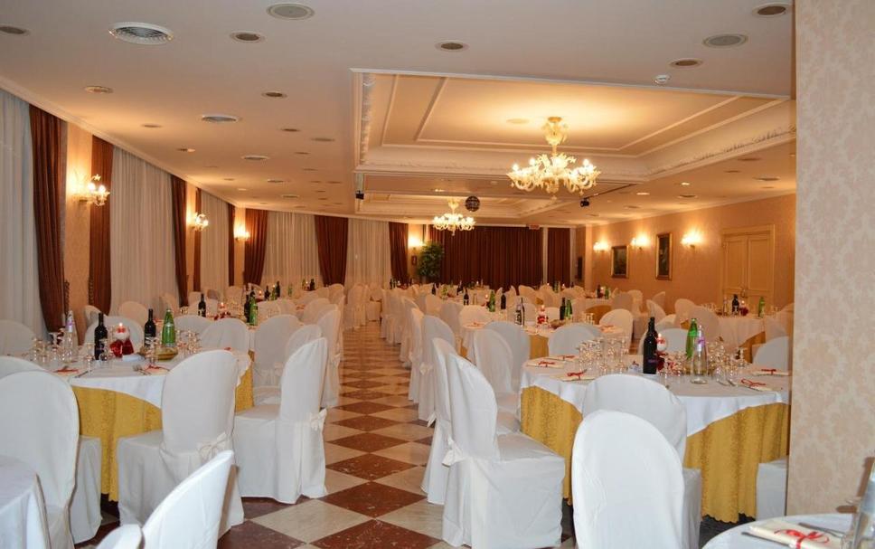 Banquet hall Photo