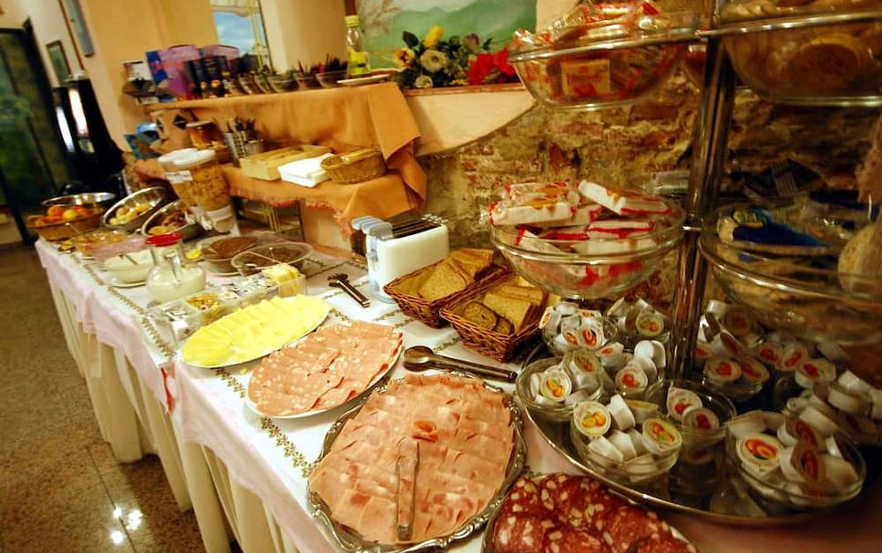 Buffet Photo