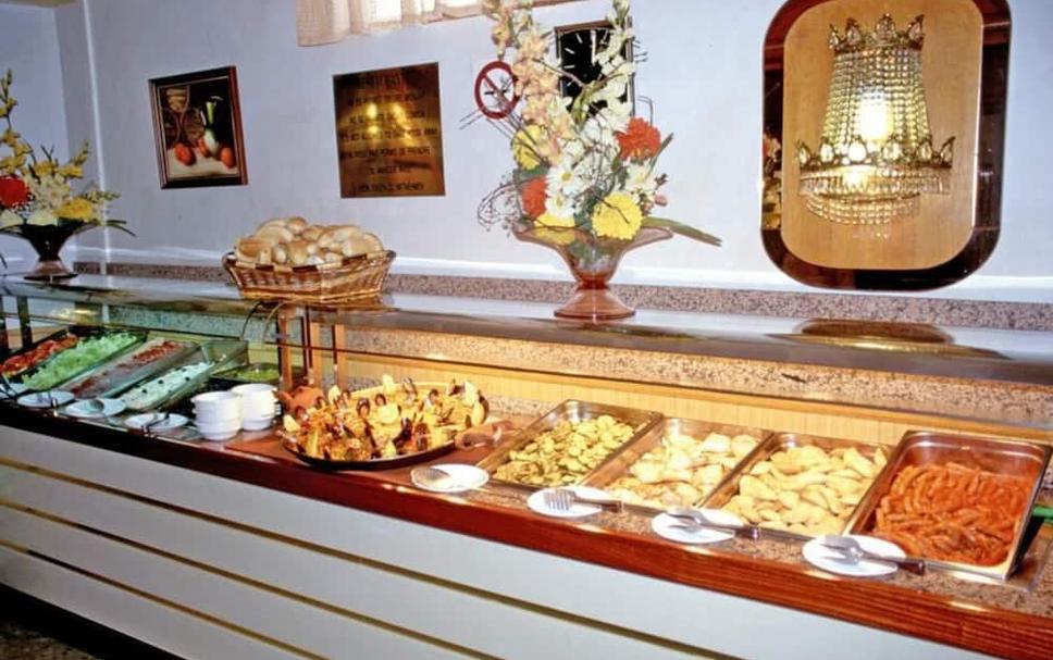 Buffet Photo