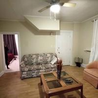 Cozy downtown two bedrooms free parking