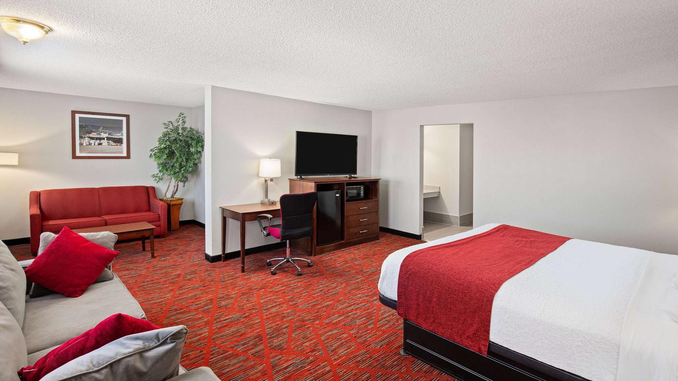 Ramada by Wyndham Bowling Green