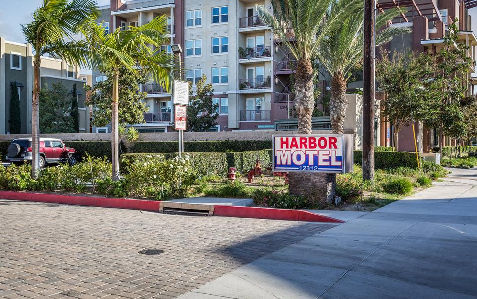 Hotel entrance Photo